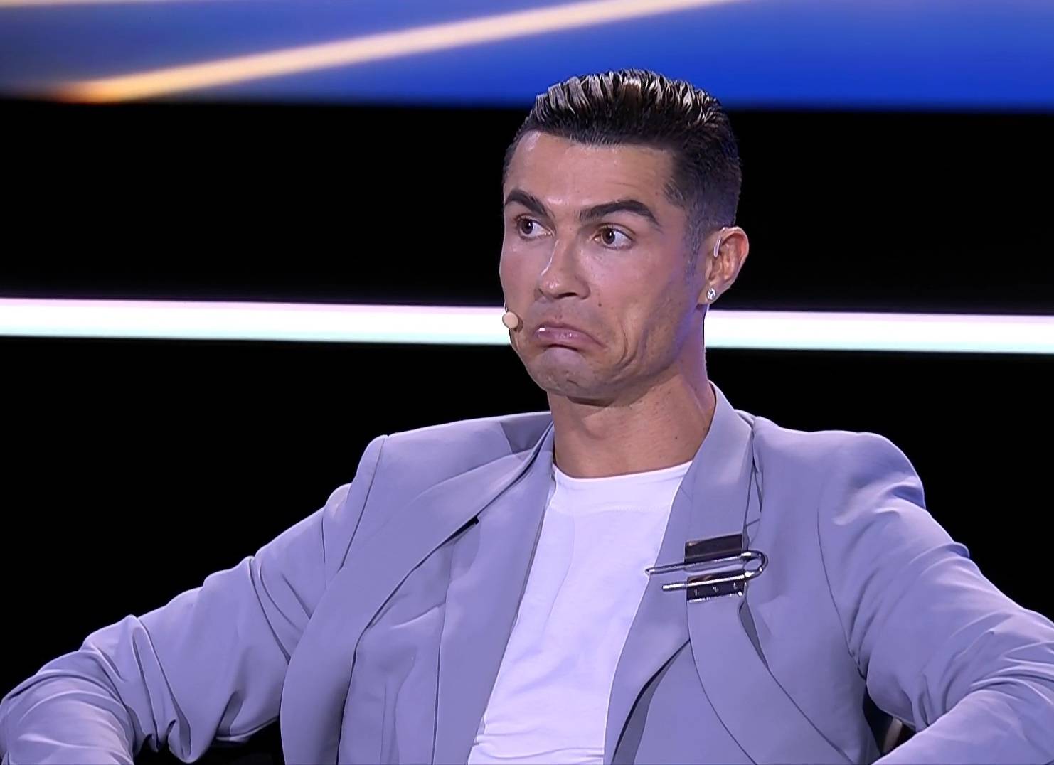 令人刮目相, 落后, 而梅西是阿 令人刮目相, 落后, 而梅西是阿