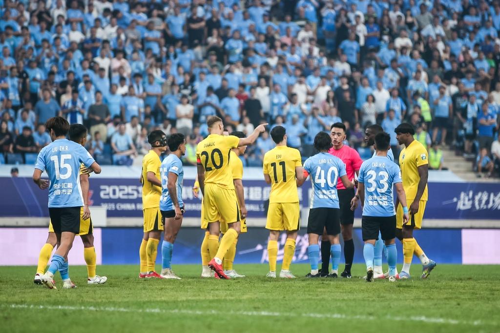 终判罚, 决定错误, 此时其手臂