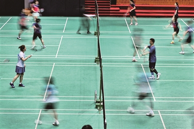 职工羽毛球, 首次组织开 职工羽毛球, 首次组织开